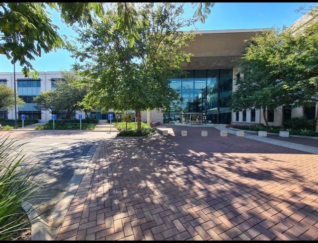 1,600M² OFFICE TO LET IN WATERFALL